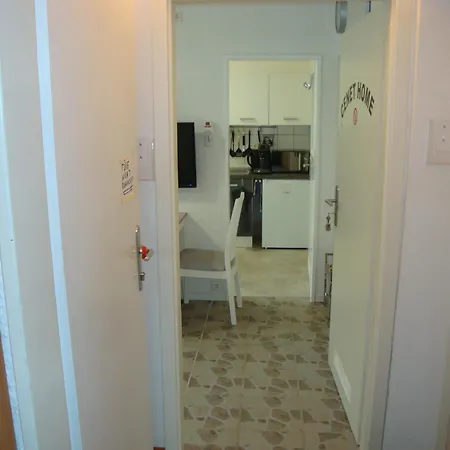 Cenet 1 Zimmer Apartment Зиндельфинген Экстерьер фото