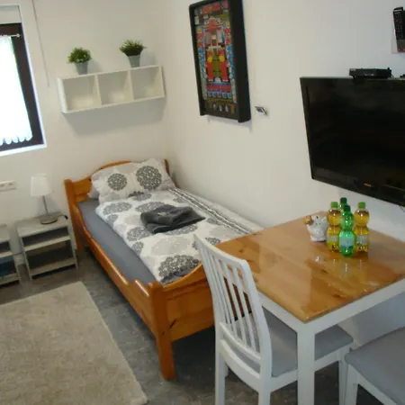 Cenet 1 Zimmer Apartment Зиндельфинген Экстерьер фото