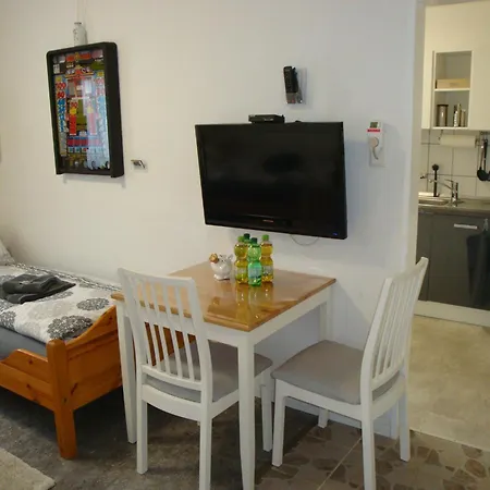 Cenet 1 Zimmer Apartment Зиндельфинген Экстерьер фото