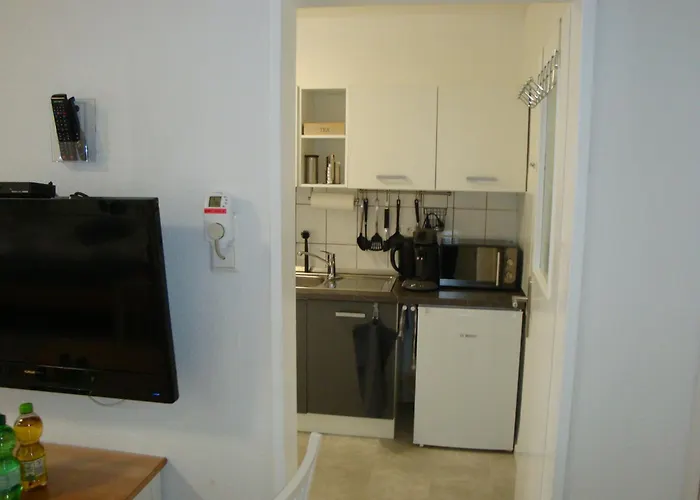 Cenet 1 Zimmer Apartment